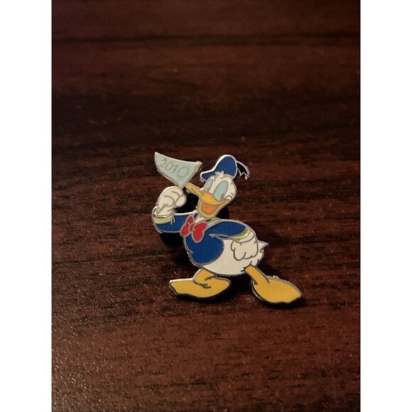 Disney Donald Duck Mickey Mouse Icon With Characters Trading‎ Pin LE 2000 - Picture 1 of 4